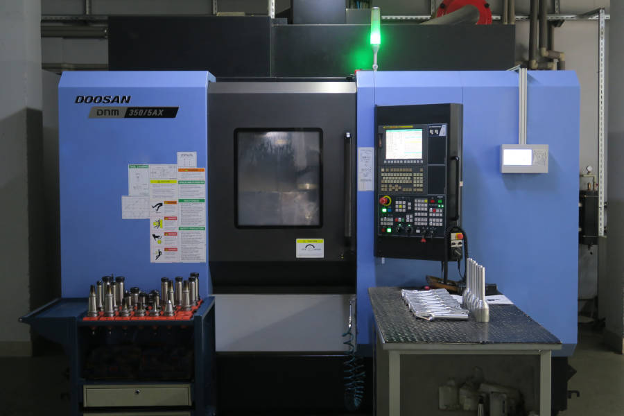 Production of lens parts on a Doosan DNM 350/5AX milling machine
