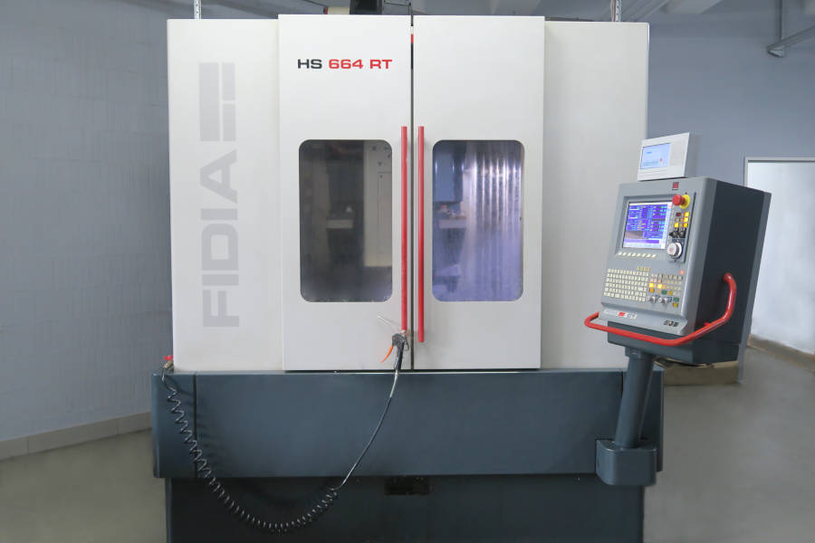 Herstellung von Komponenten und Zubehör für Messestände auf Maschinen FIDIA 664RT