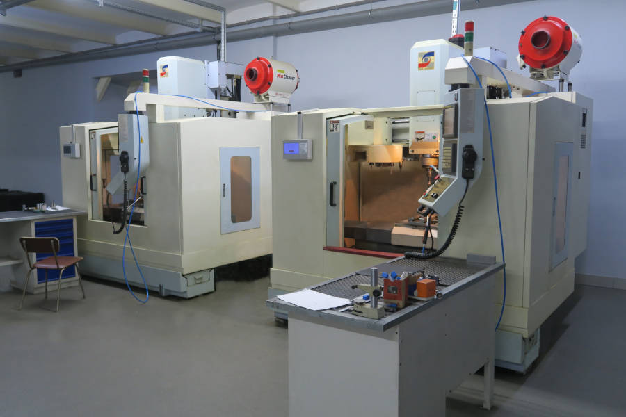 Production of confectionery molds on CNC milling machines Twinhorn VH-650L